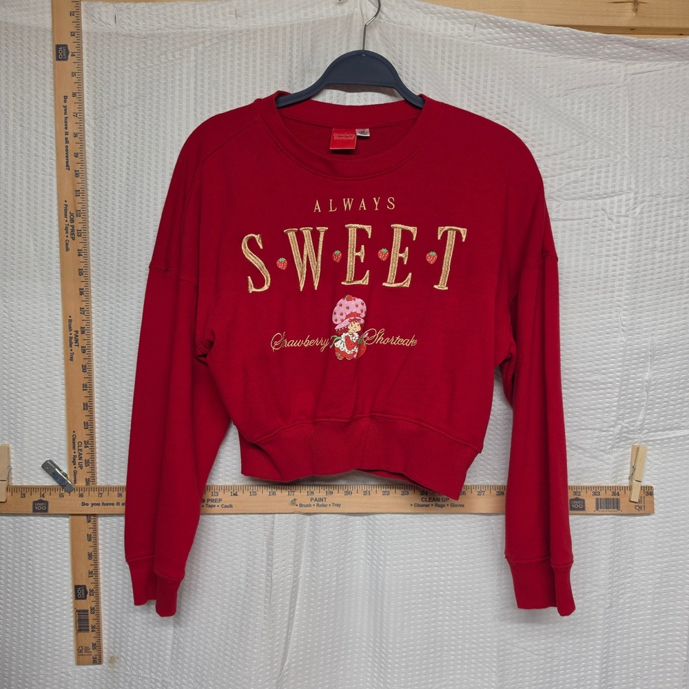 Strawberry Shortcake Always Sweet Red Cropped Graphic Sweatshirt XS